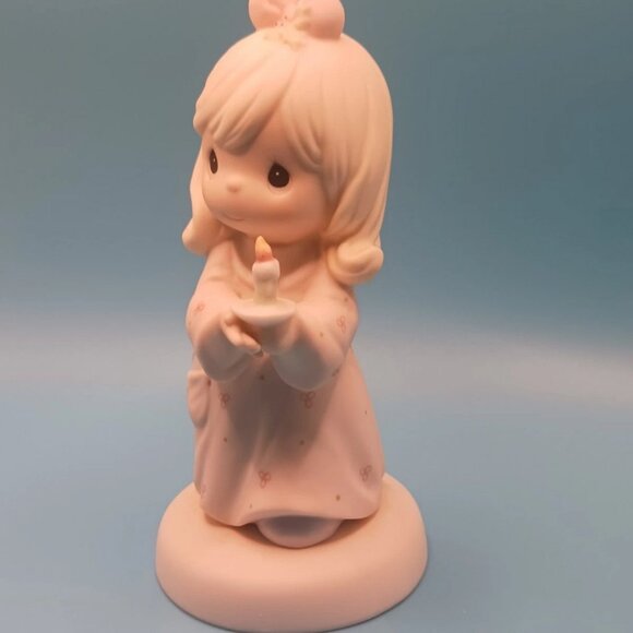"SHARING THE LIGHT OF LOVE" 272531 Precious Moments Porcelain Girl 1997 - Picture 3 of 8